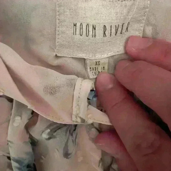 XS PINK floral top - Picture 3 of 3